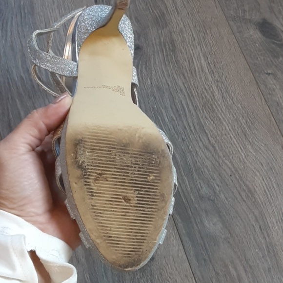 Silver I. Miller size 6 heels. - Picture 3 of 5